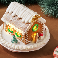 XM2026-068 THE ENCHANTED COTTAGE GINGERBREAD HOUSE (LEAD TIME: 10 WORKING DAYS / DELIVERY FROM 19 OCT ONWARDS)